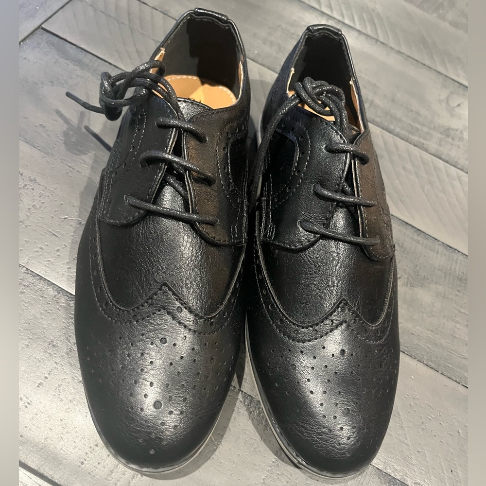 NWT Boys black dress shoe brand River Island UK size 3/35.5 (US boys 3.5)